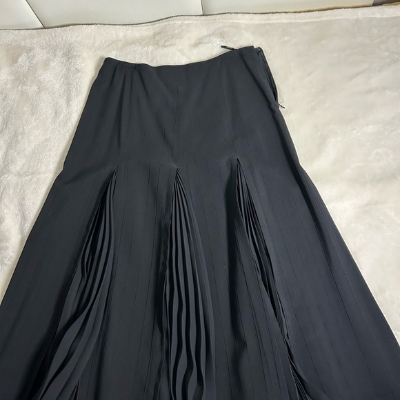 Gorgeous MaxMara skirt with plisse inserts size M - Picture 2 of 9